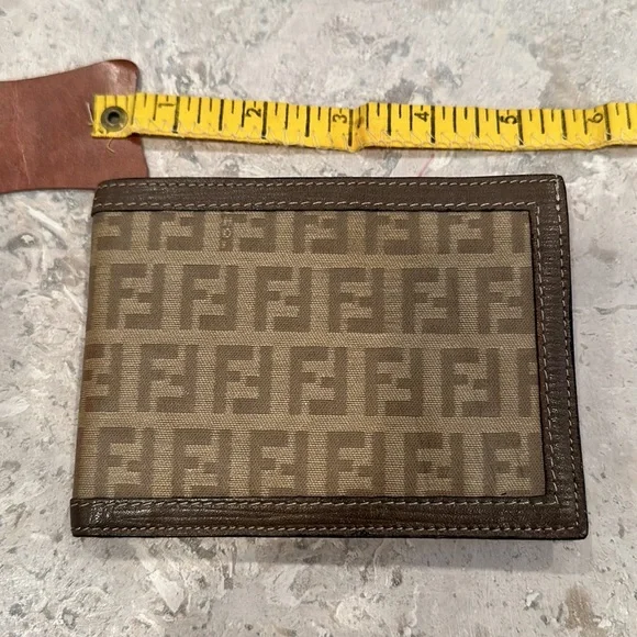 Authentic Vintage Fendi Folding Wallet Leather Interior - Picture 6 of 7